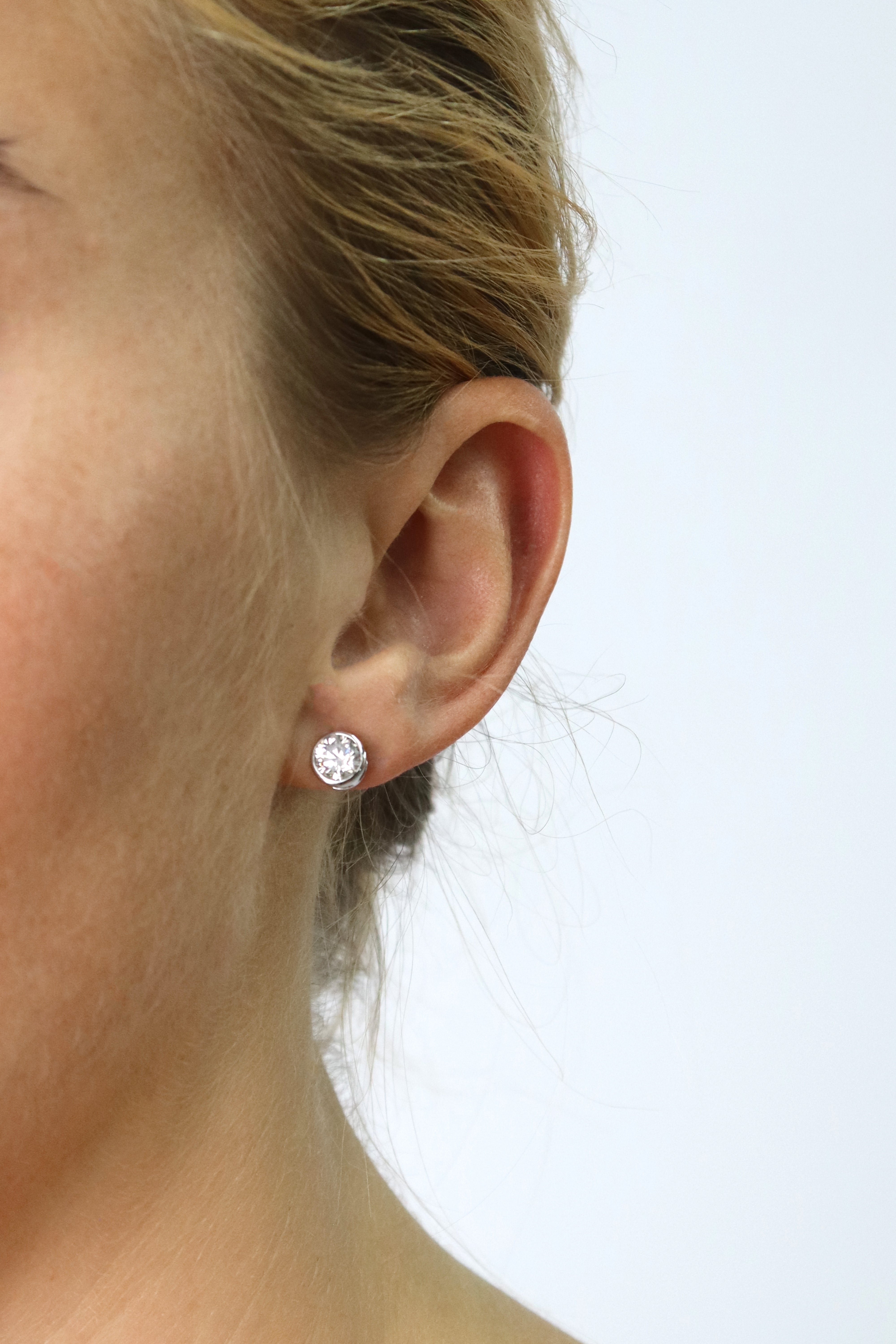 Round Clear Crystal Silver Stud Earrings  